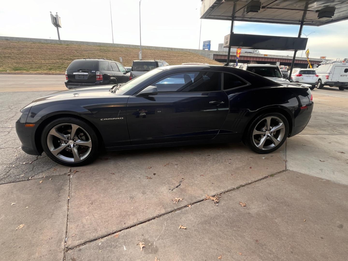 2014 BLUE CHEVROLET CAMARO 1LT Coupe 1LT (2G1FB1E35E9) with an 3.6L V6 DOHC 24V FFV engine, 6-Speed Automatic transmission, located at 8101 E. Skelly Dr., Tulsa, OK, 74129, (918) 592-3593, 36.121891, -95.888802 - Photo#2